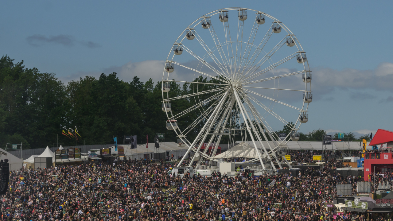 Couple Under Investigation After Alleged Ferris Wheel Hook-Up Before Guns N' Roses Set