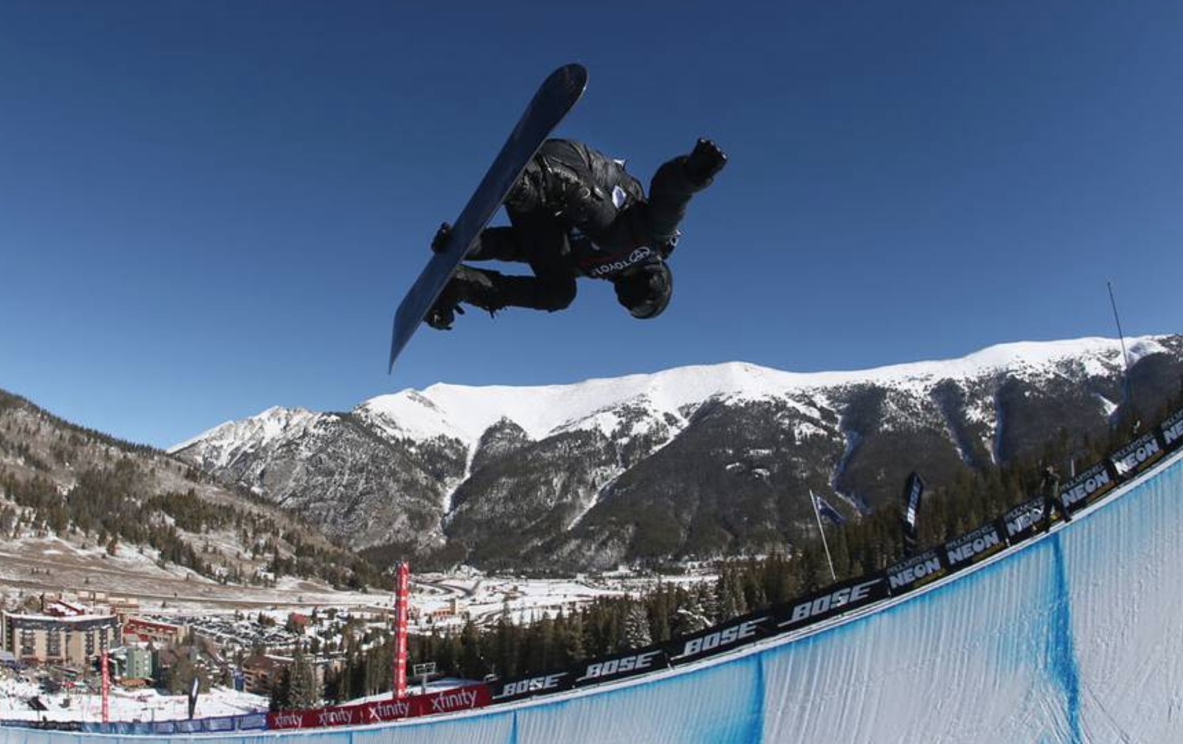 Watch the brutal footage of snowboarder Shaun White smashing his face