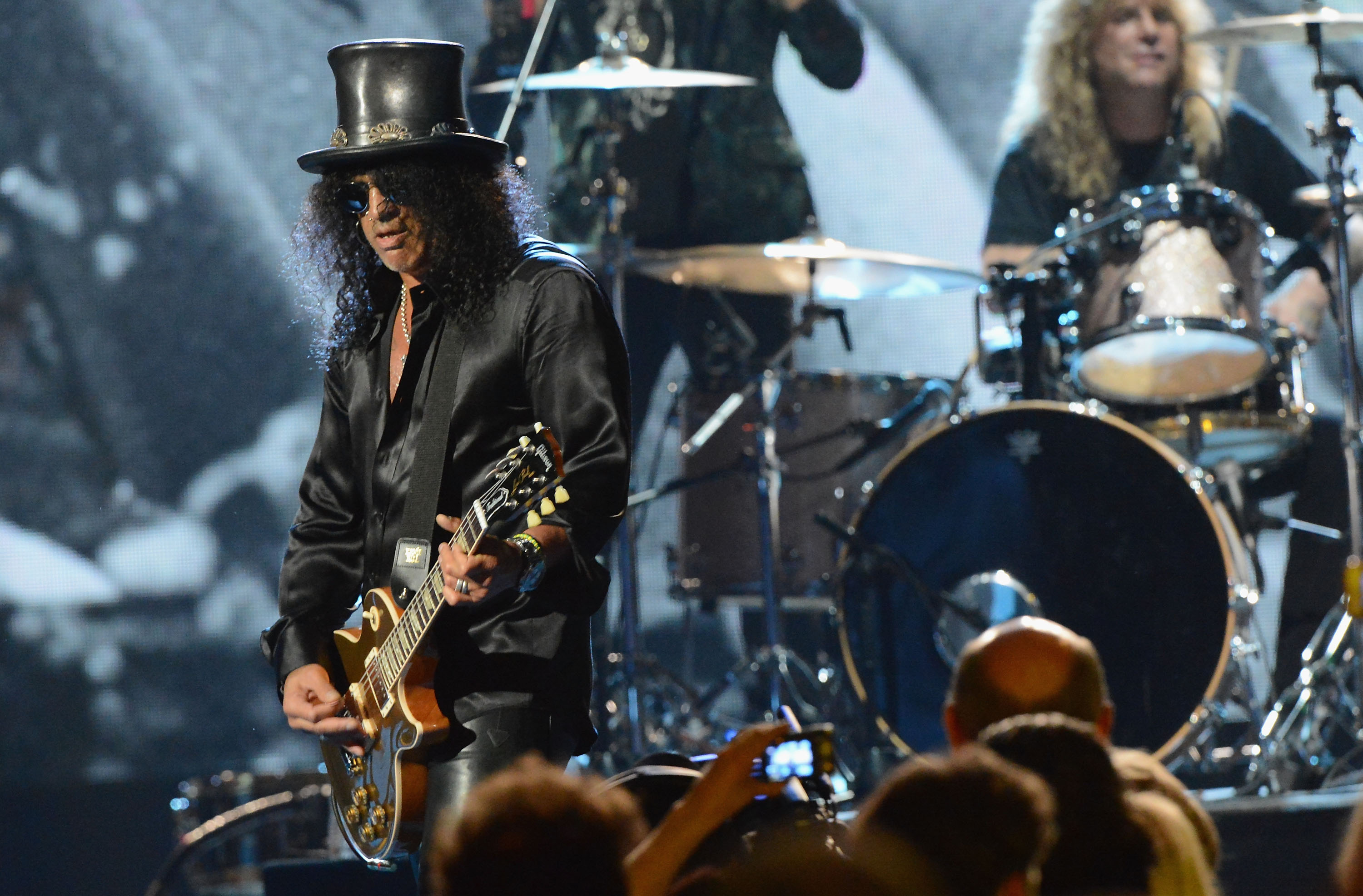 Guns N’ Roses share previously unreleased recording Of “November Rain”