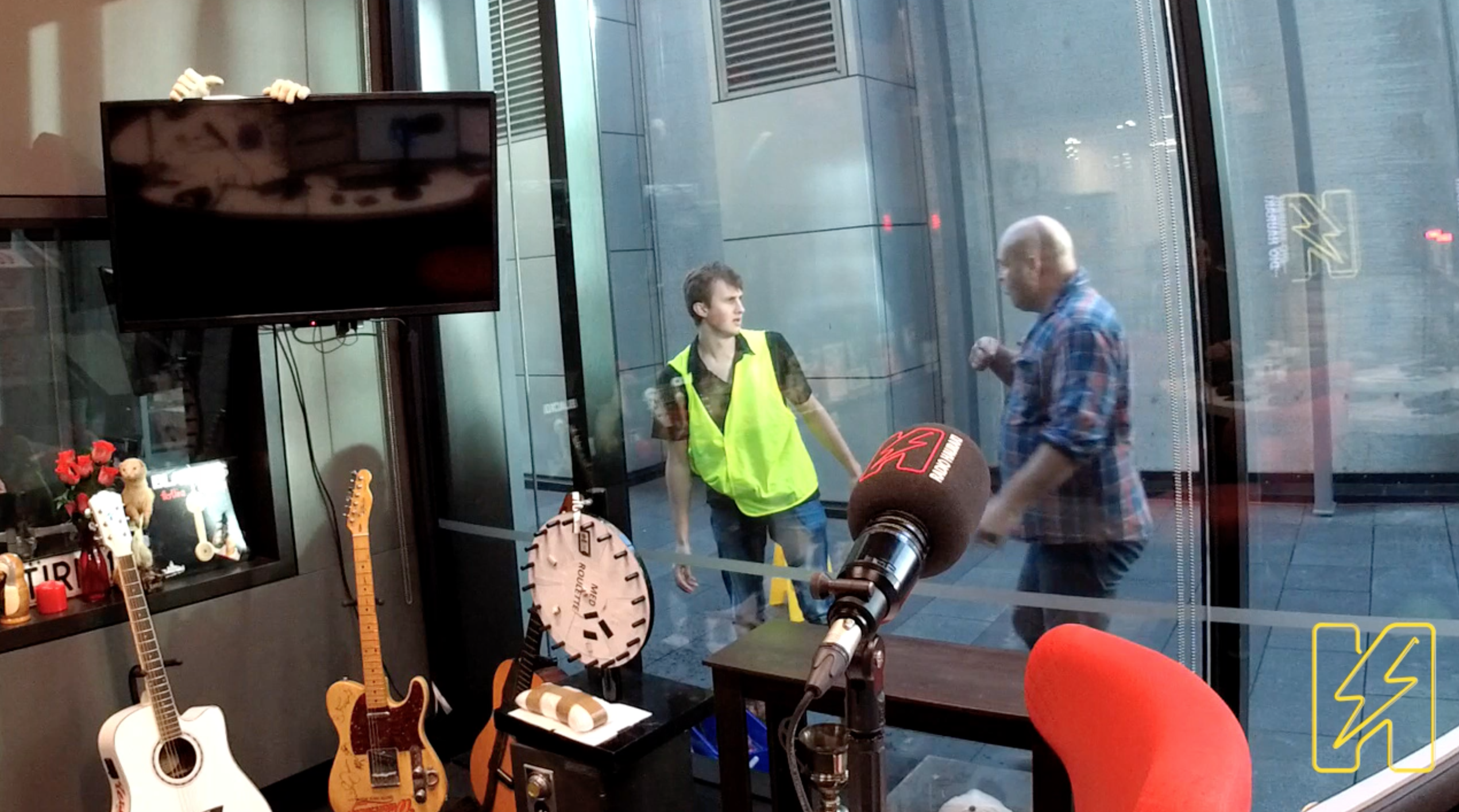Watch Leigh Hart blow up at a bloke cleaning the studio windows during Amy Shark interview