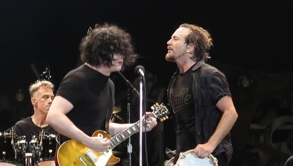 Watch Jack White join Pearl Jam live on stage