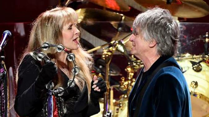 Watch Fleetwood Mac cover Crowded House & Split Enz