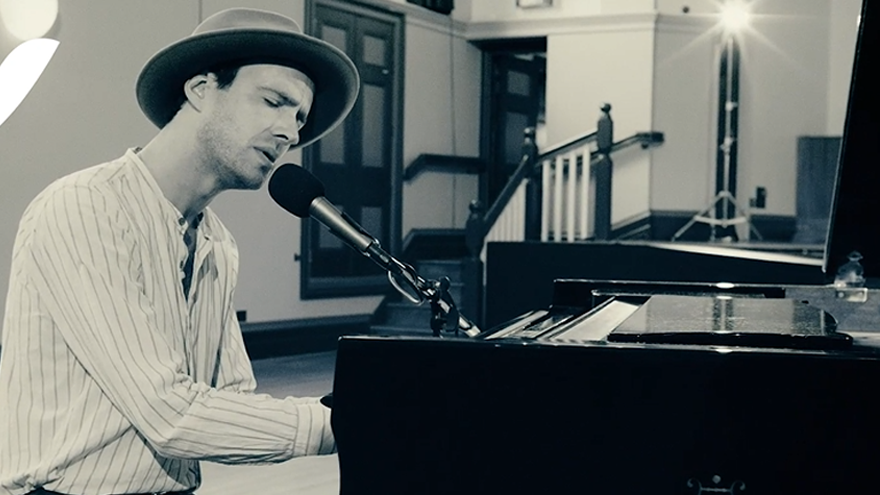 Watch Finn Andrews perform "Love, What Can I Do" live