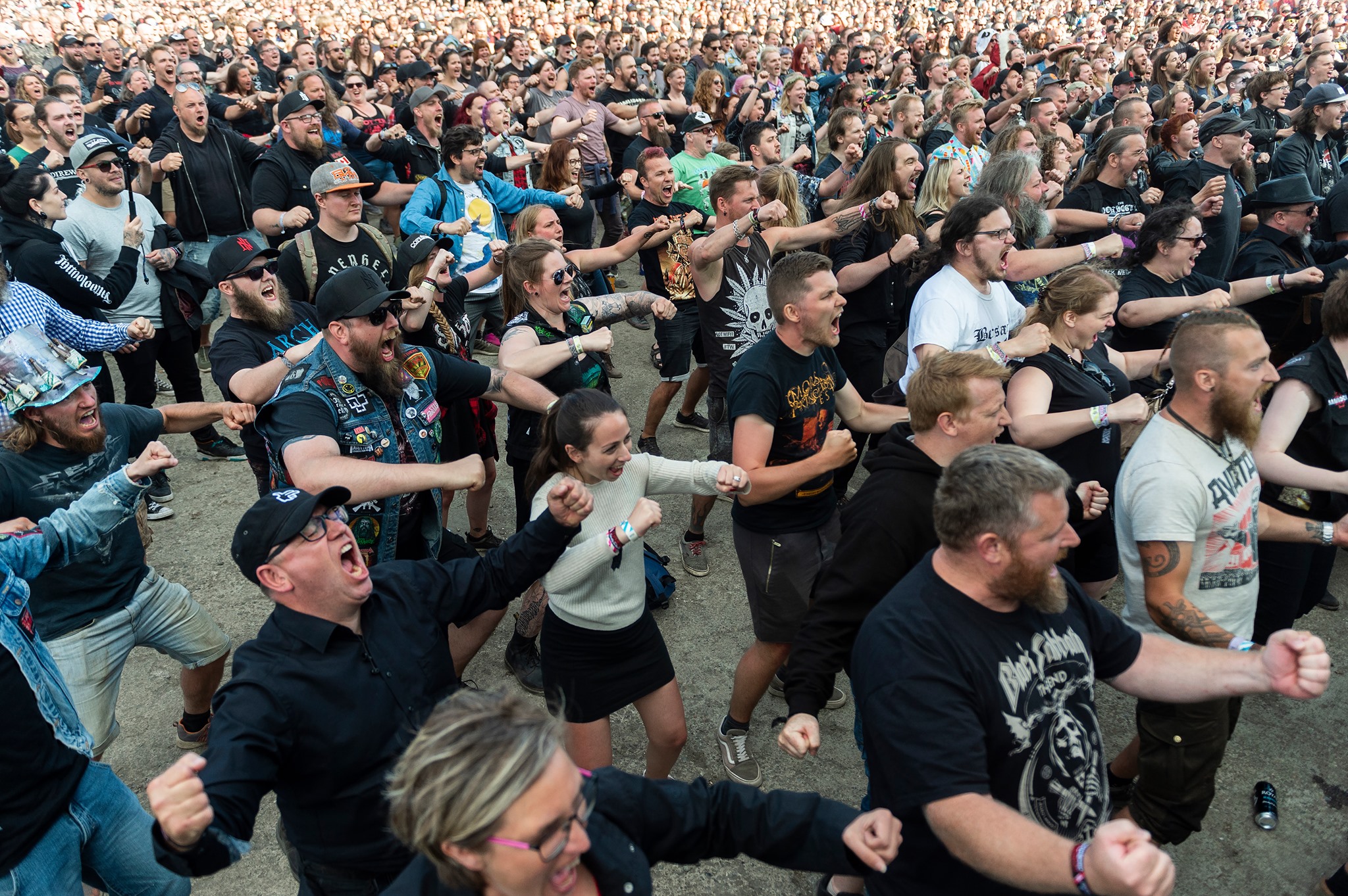 Watch over 6,000 metal fan give perform a haka for Kiwi band Alien Weaponry