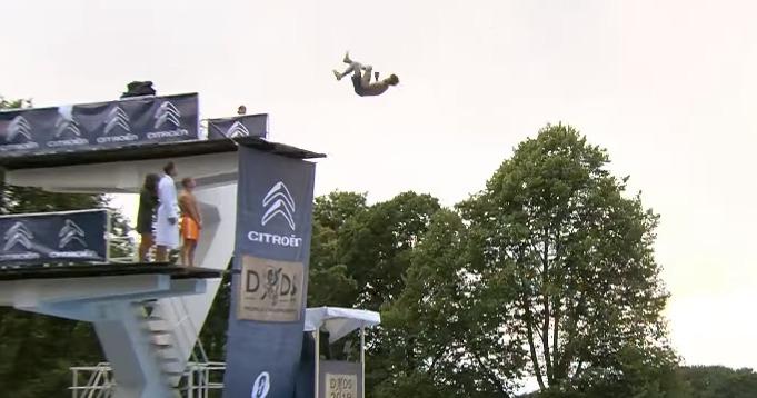 Introducing your new favourite sport "Death Diving"