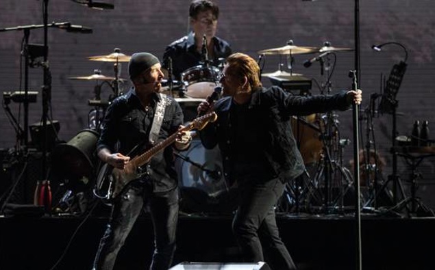 U2 pay tribute to Kiwi roadie during opening Auckland show