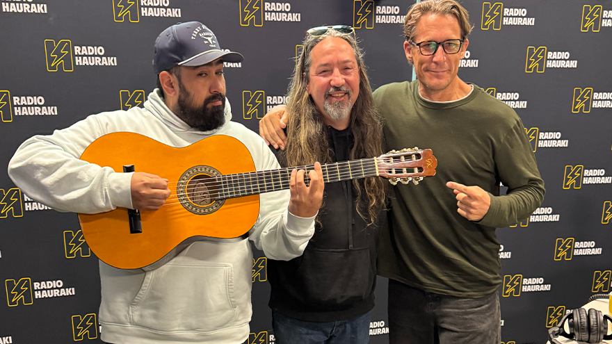 Jon Toogood chats about his new book with Jerry & Manaia!