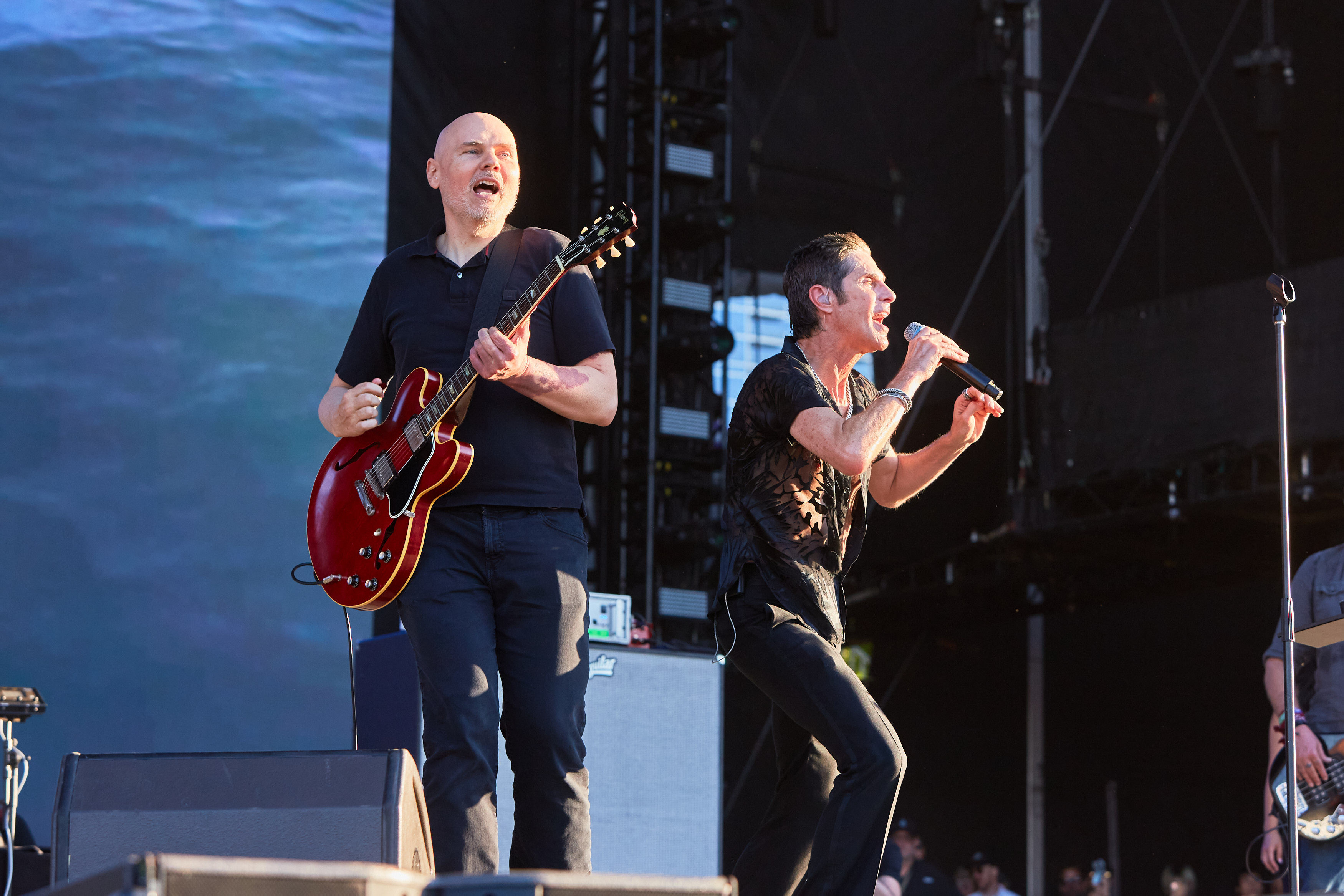 WATCH: Porno for Pyros & Billy Corgan Cover Led Zeppelin’s “When the Levee Breaks” at Lollapalooza