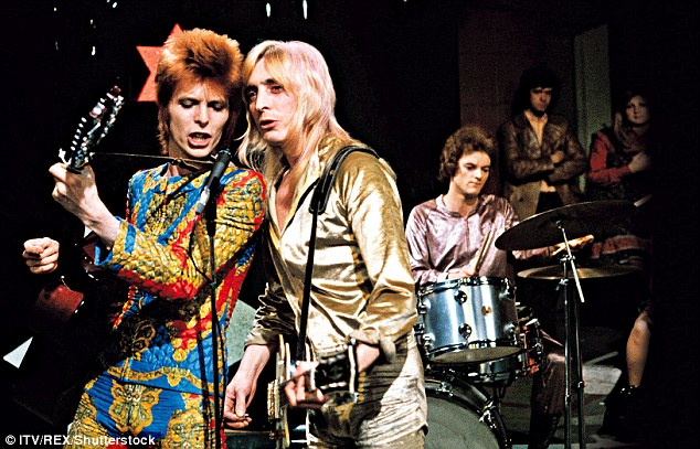WATCH:  David Bowie’s Remastered Performance of “Starman” on Top of the Pops for 50th Anniversary
