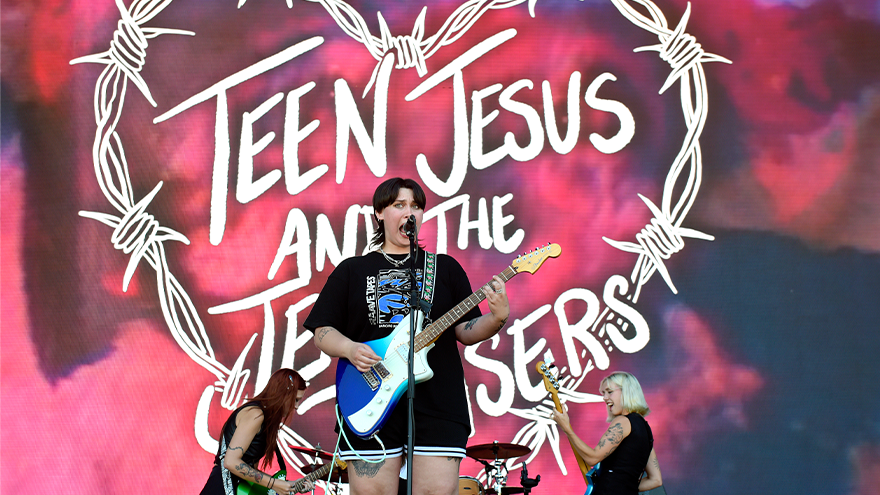 Greg chats to Teen Jesus And The Jean Teasers!