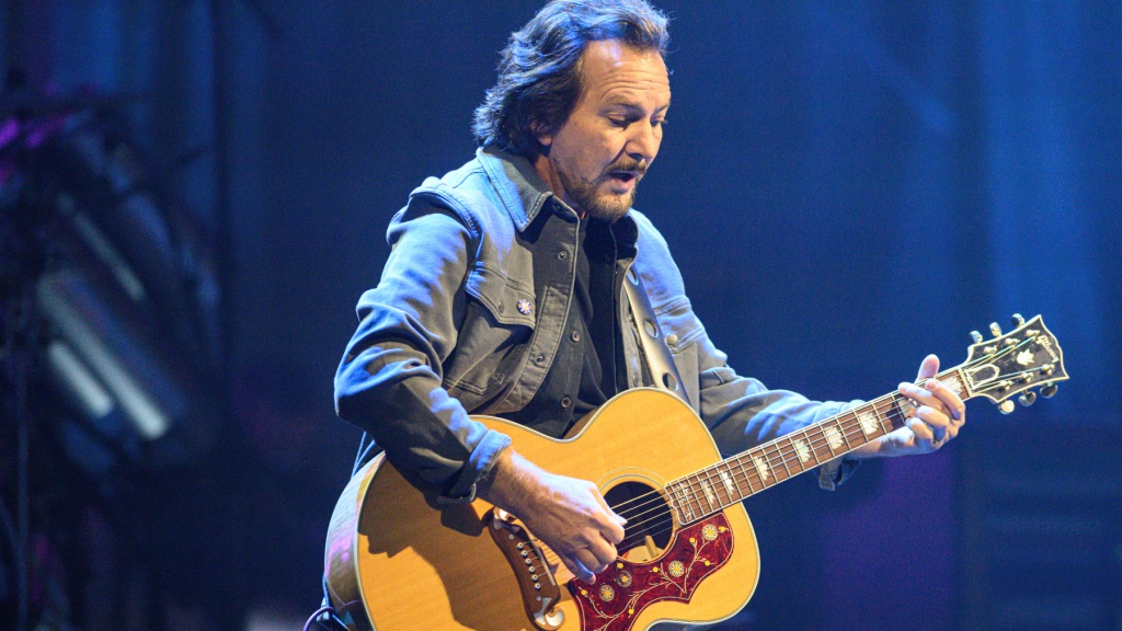 WATCH: Pearl Jam Cover 'Purple Rain' Live At Madison Square Garden