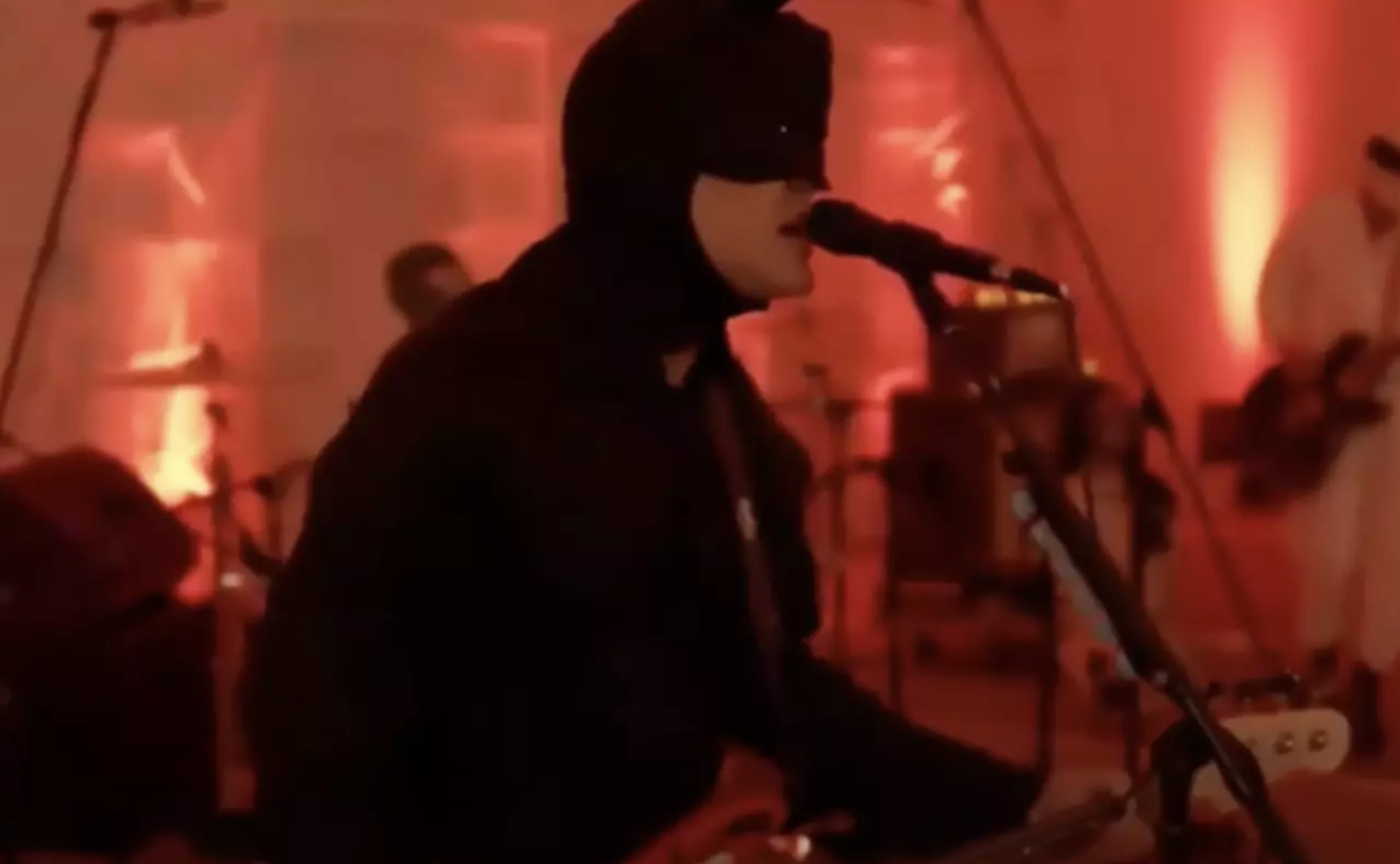 Watch Mark Hoppus perform live for the first time since cancer diagnosis