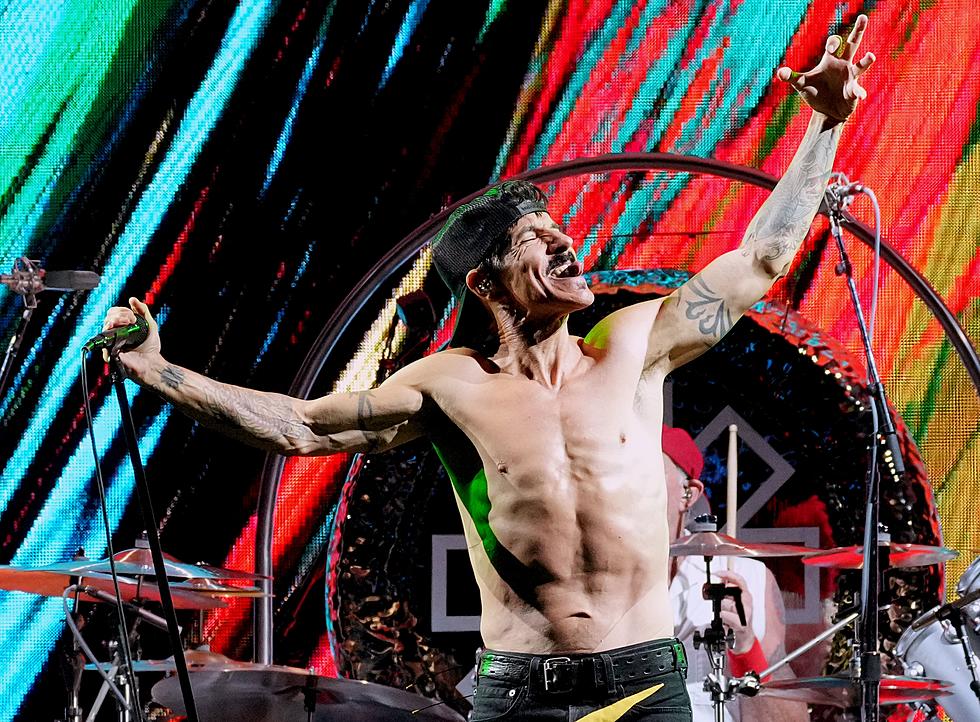 WATCH: Red Hot Chili Peppers Perform at VMAs & Accept Global Icon Award
