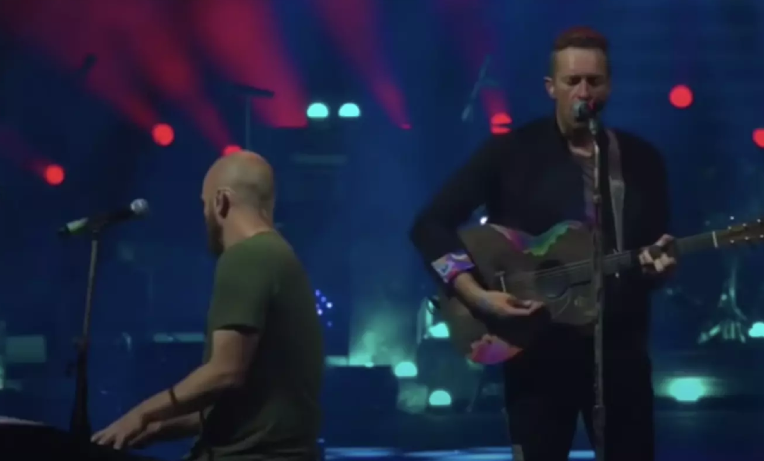 Watch Coldplay cover Pearl Jam's "Nothingman" during Seattle concert