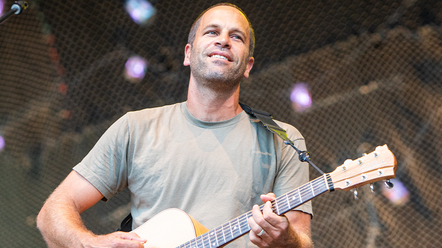 Bec chats to Jack Johnson!