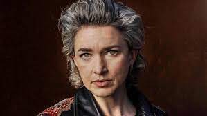 Angelina Grey Interviews Julia Deans!