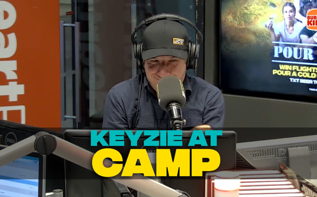 Keyzie Keyzie itches behind his knees? Strange...