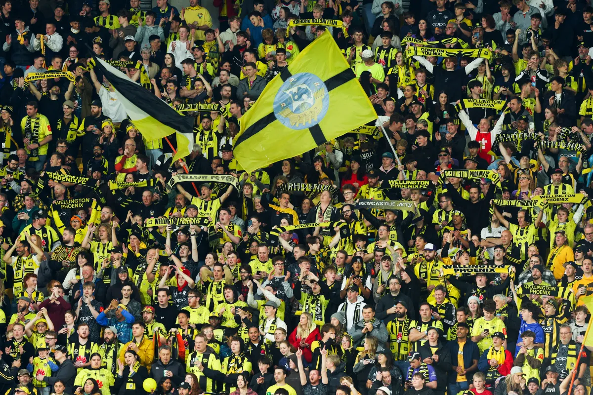 Jeremy Wells Chats To The Wellington Phoenix "Yellow Fever" Frontman Dale