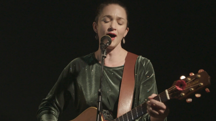 EXCLUSIVE: Julia Deans live at Radio Hauraki