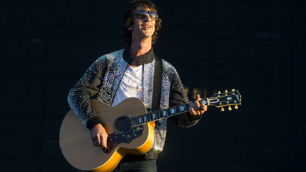 Watch Richard Ashcroft surprise fans with Liam Gallagher at Finsbury Park show