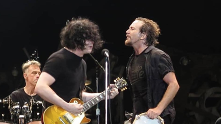 Watch Jack White join Pearl Jam live on stage