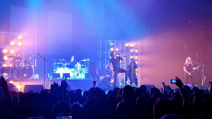 Watch Red Hot Chili Peppers join Alice In Chains live on stage in Auckland