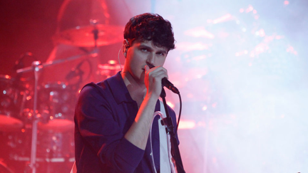 Watch Vampire Weekend cover the Crowded House classic "Don't Dream It's Over"