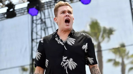 Woman pays Sugar Ray's Mark McGrath to break up with her boyfriend