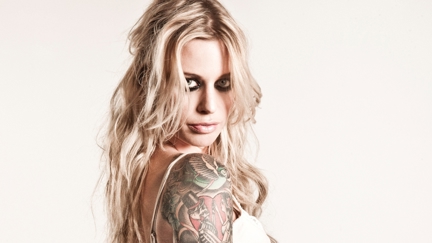 Angelina Grey Interviews Gin Wigmore!