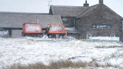 Oasis tribute band, crowd escape pub after snow storm traps them for days