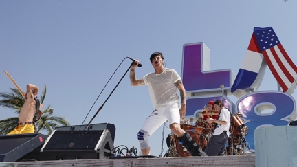The Red Hot Chilli Peppers play the Olympic Closing Ceremony!