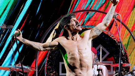 WATCH: Red Hot Chili Peppers Perform at VMAs & Accept Global Icon Award