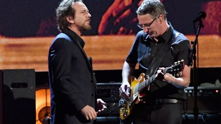 Eddie Vedder may be the only member of Pearl Jam who hates Mötley Crüe