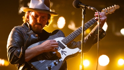 Pearl Jam address illness that forced show cancellations “felt like a near-death experience”