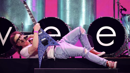 Weezer rocks 2021 iHeart Festival with career-spanning set