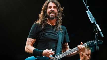 One Of Dave Grohl's Beloved Guitars Is Going Up For Auction
